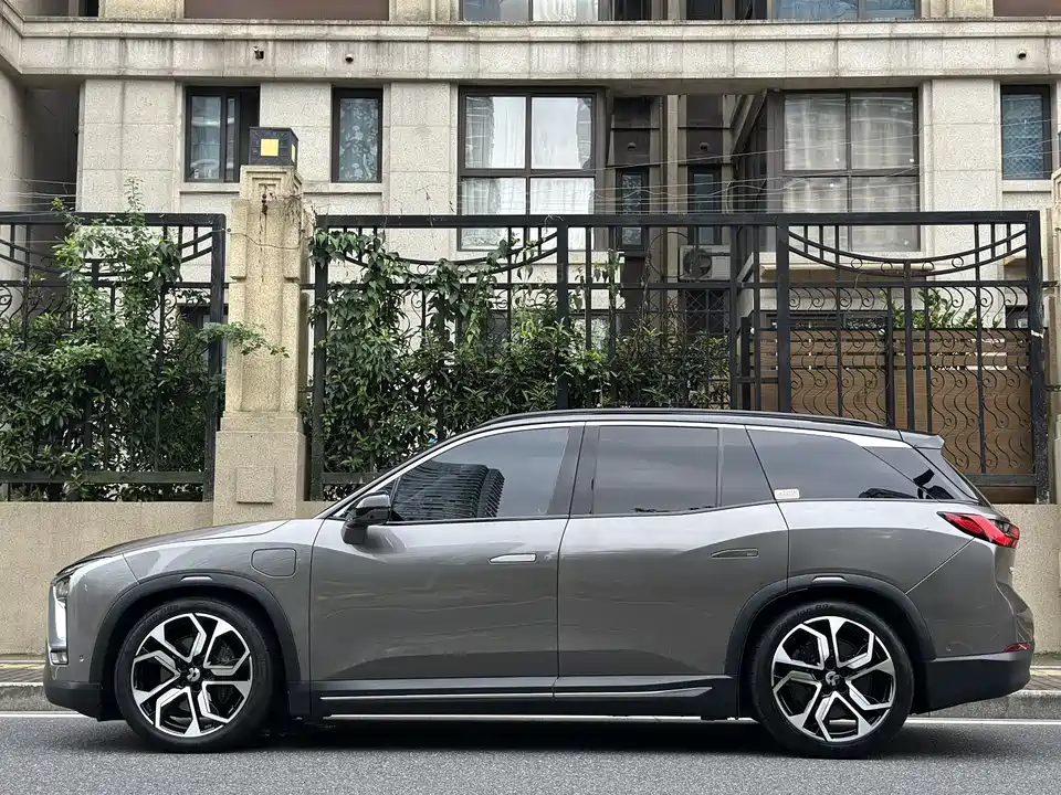 NIO ES8