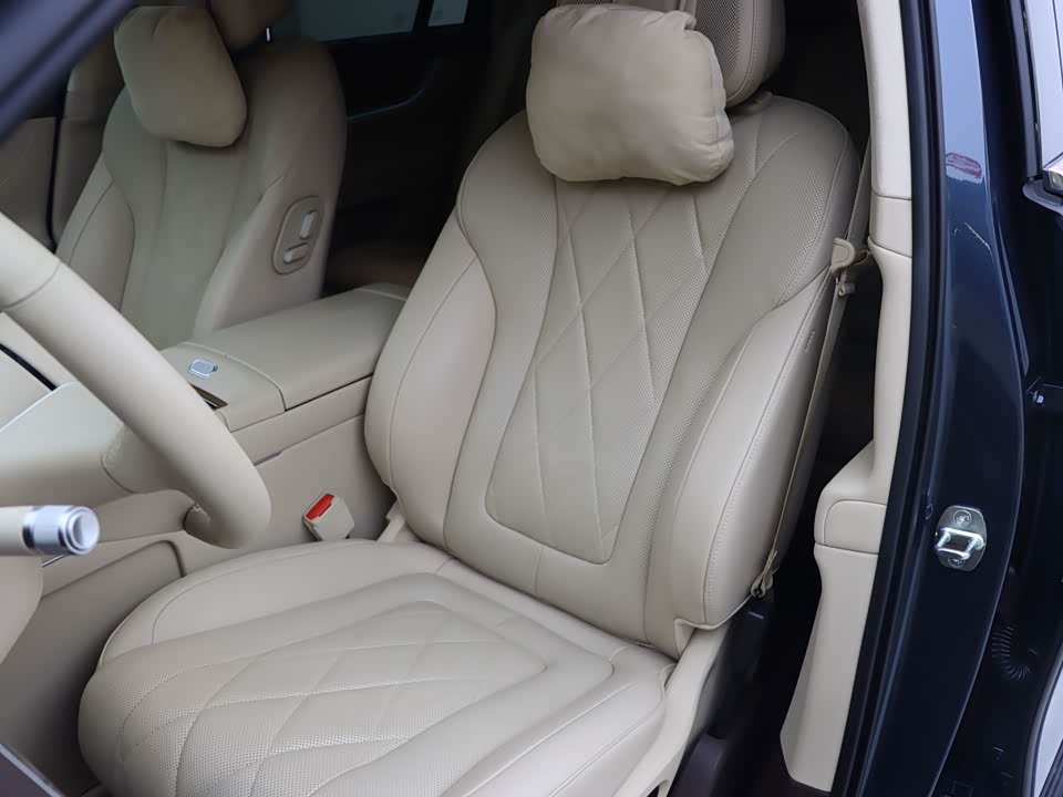 AITO Ask the world M9