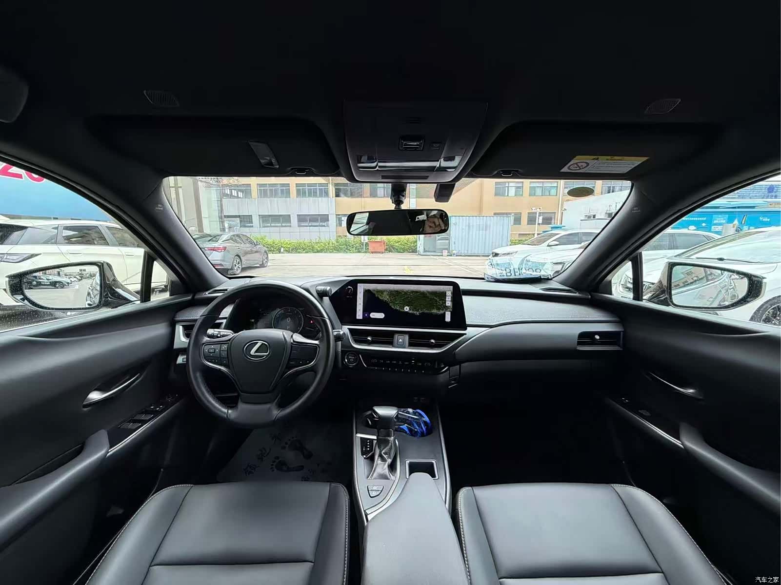 Lexus UX, 2023 7
