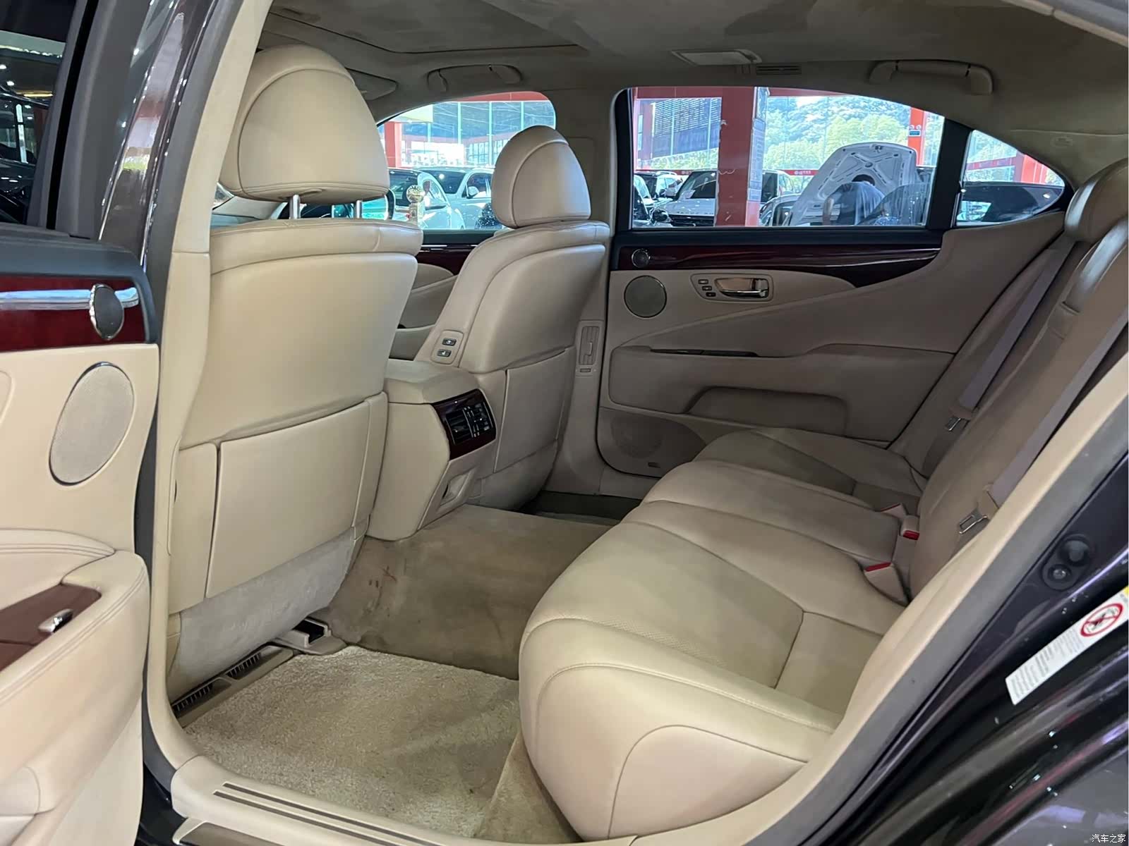 Lexus LS, 2008 8