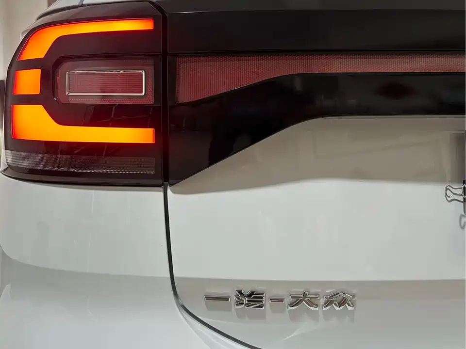 Volkswagen Exploring the shadow