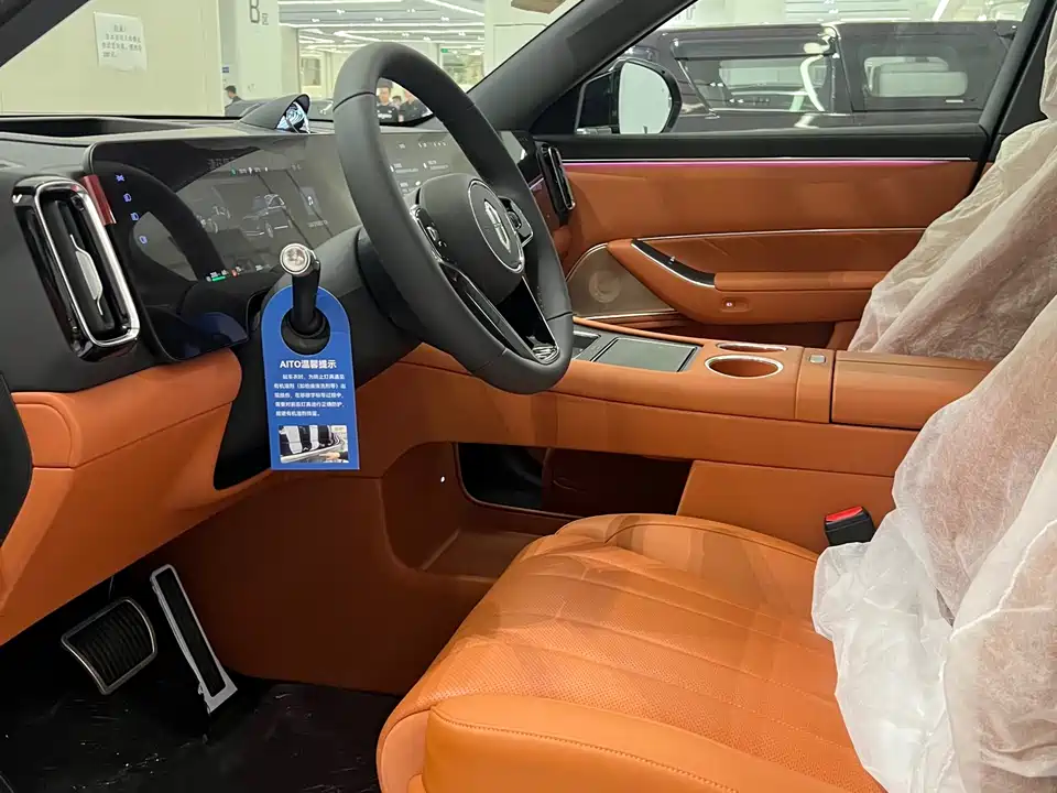 AITO Ask the world M8