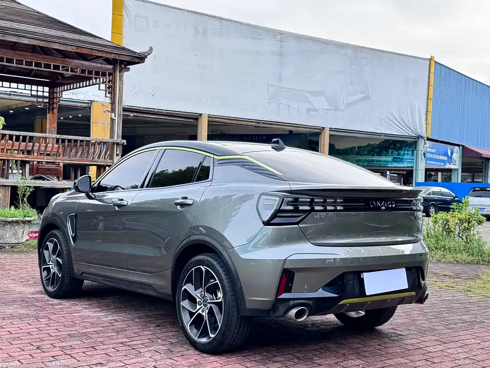 Lynk & Co 05