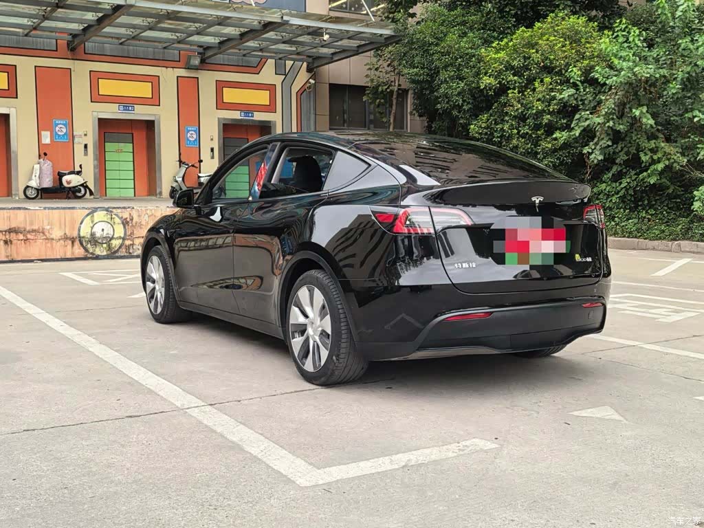 Tesla Model Y, 2023 15