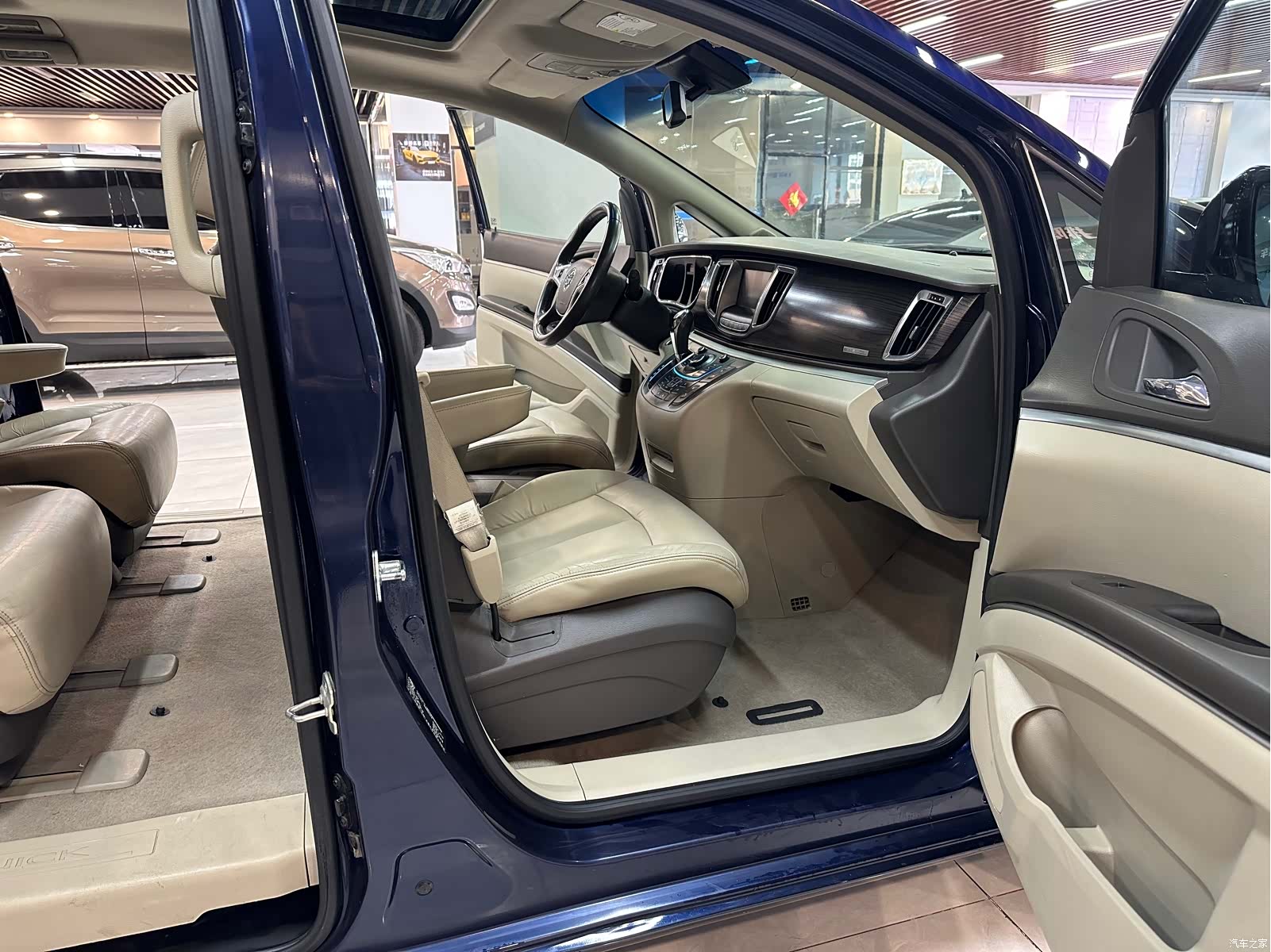 Buick GL8, 2012 11