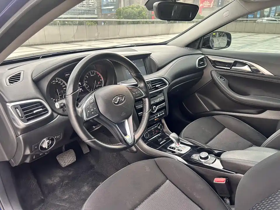 Infiniti QX30