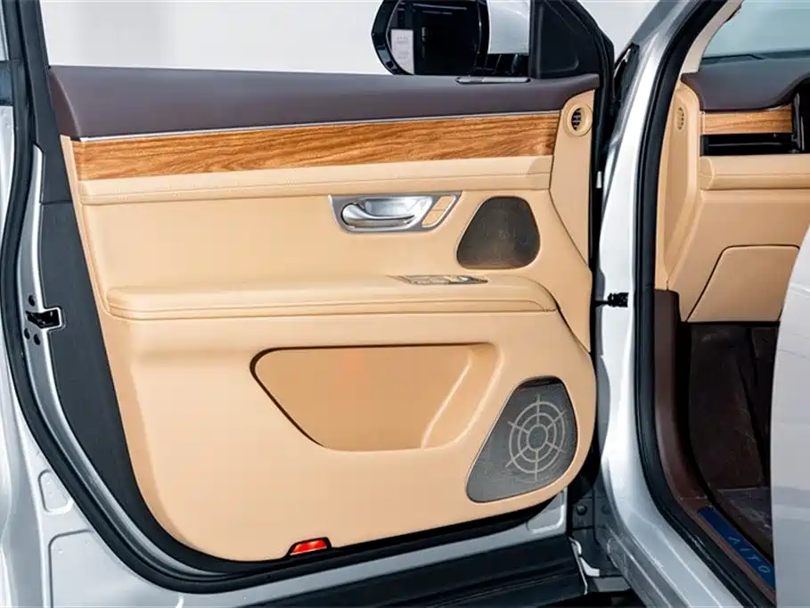 AITO Ask the world M7