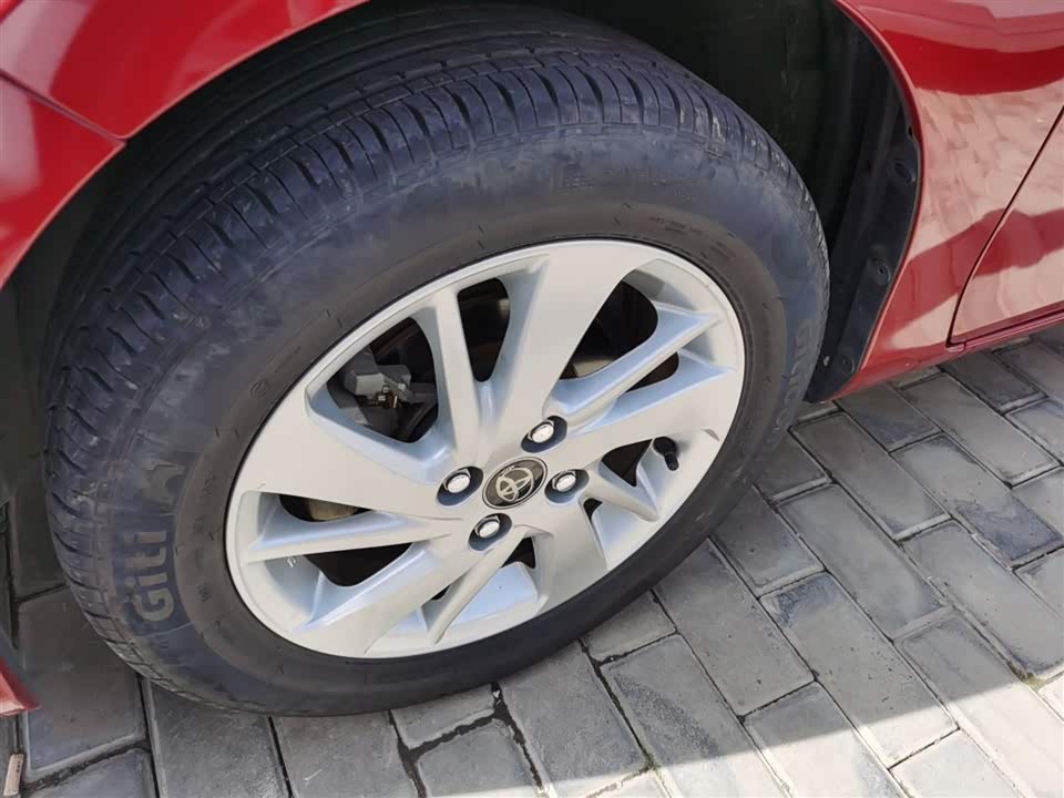 Toyota YARiS L to enjoy