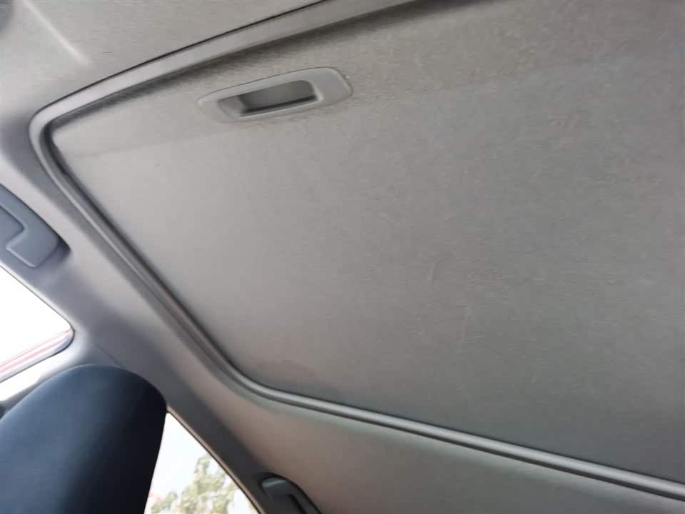 Toyota YARiS L to enjoy