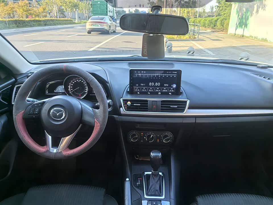 Mazda 3 Angkesaila