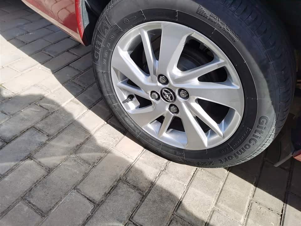 Toyota YARiS L to enjoy