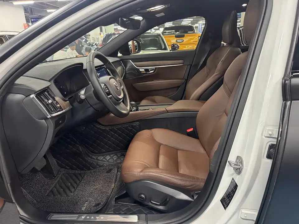 Volvo V90