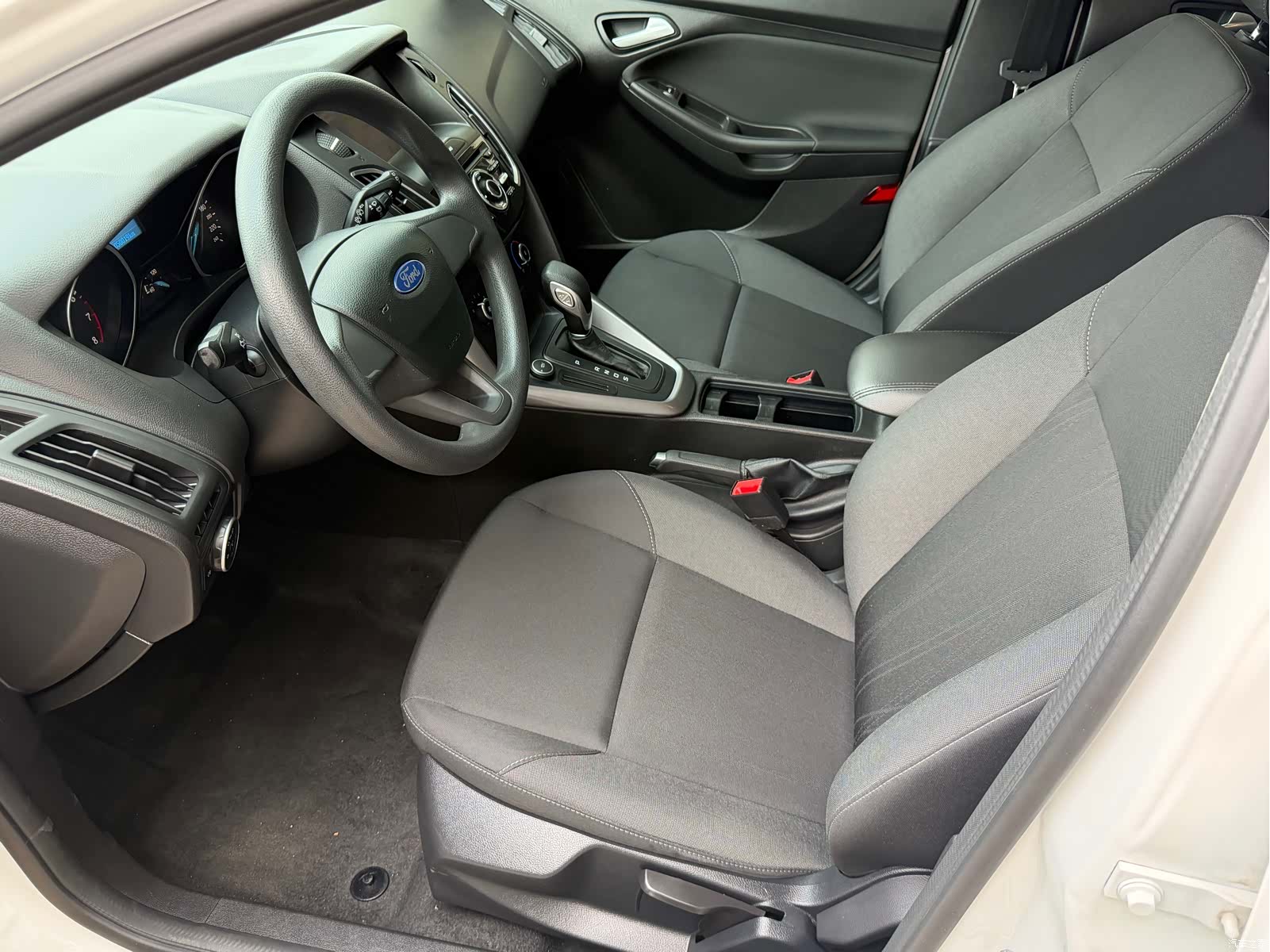 Ford Focus, 2019 все фото