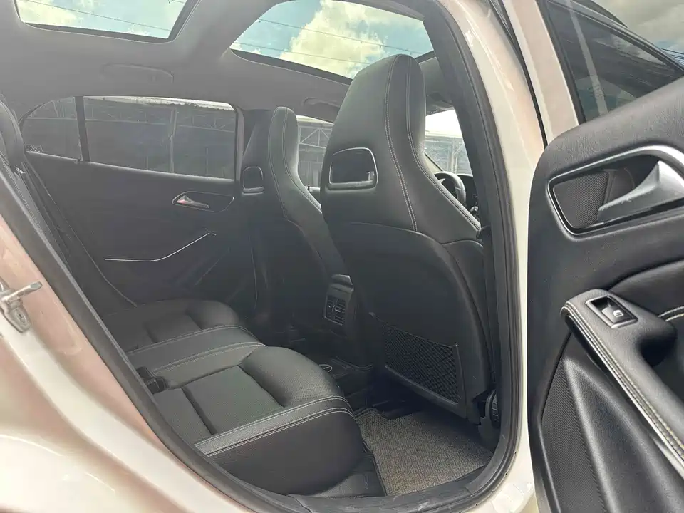 Mercedes-Benz GLA Mercedes-Benz GLA