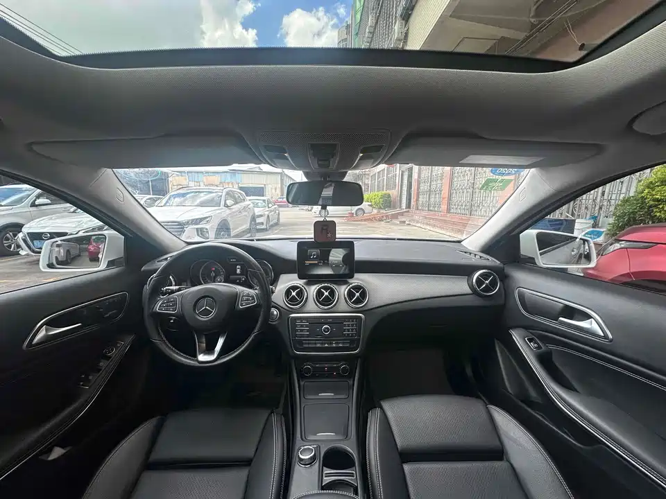 Mercedes-Benz GLA Mercedes-Benz GLA
