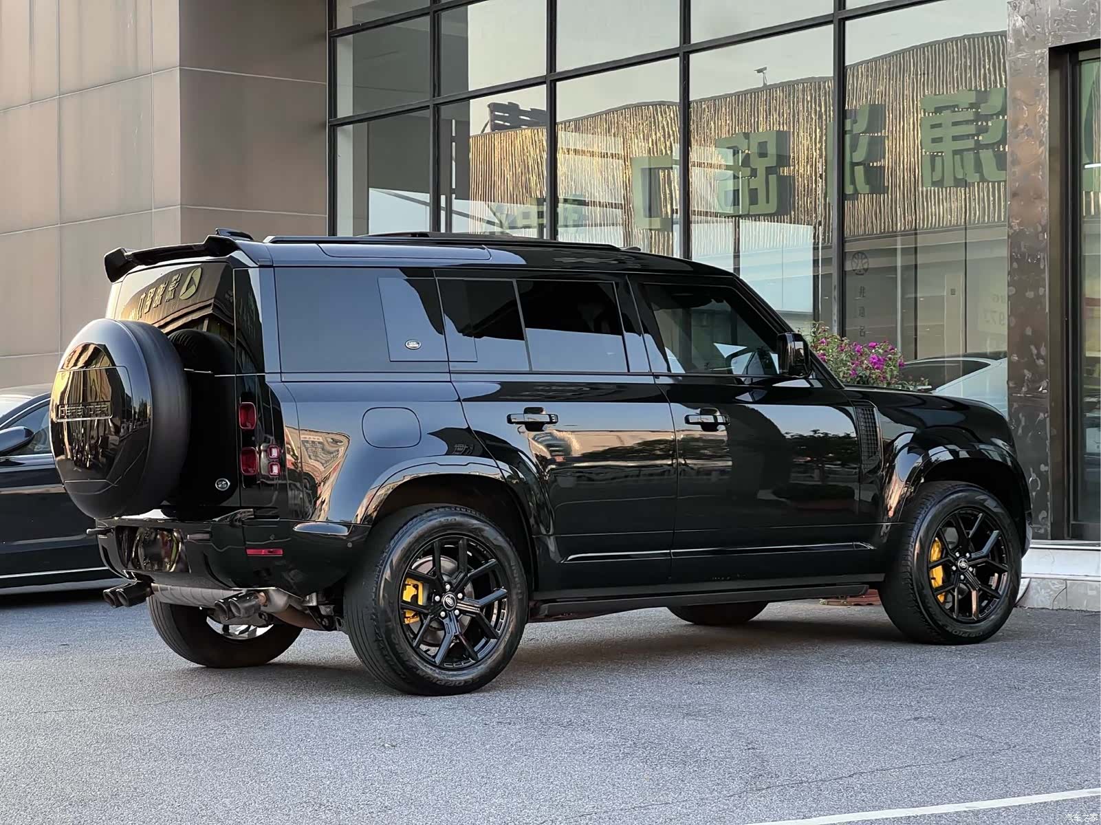 Land Rover Defender, 2023 9
