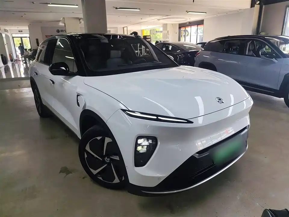 NIO ES8