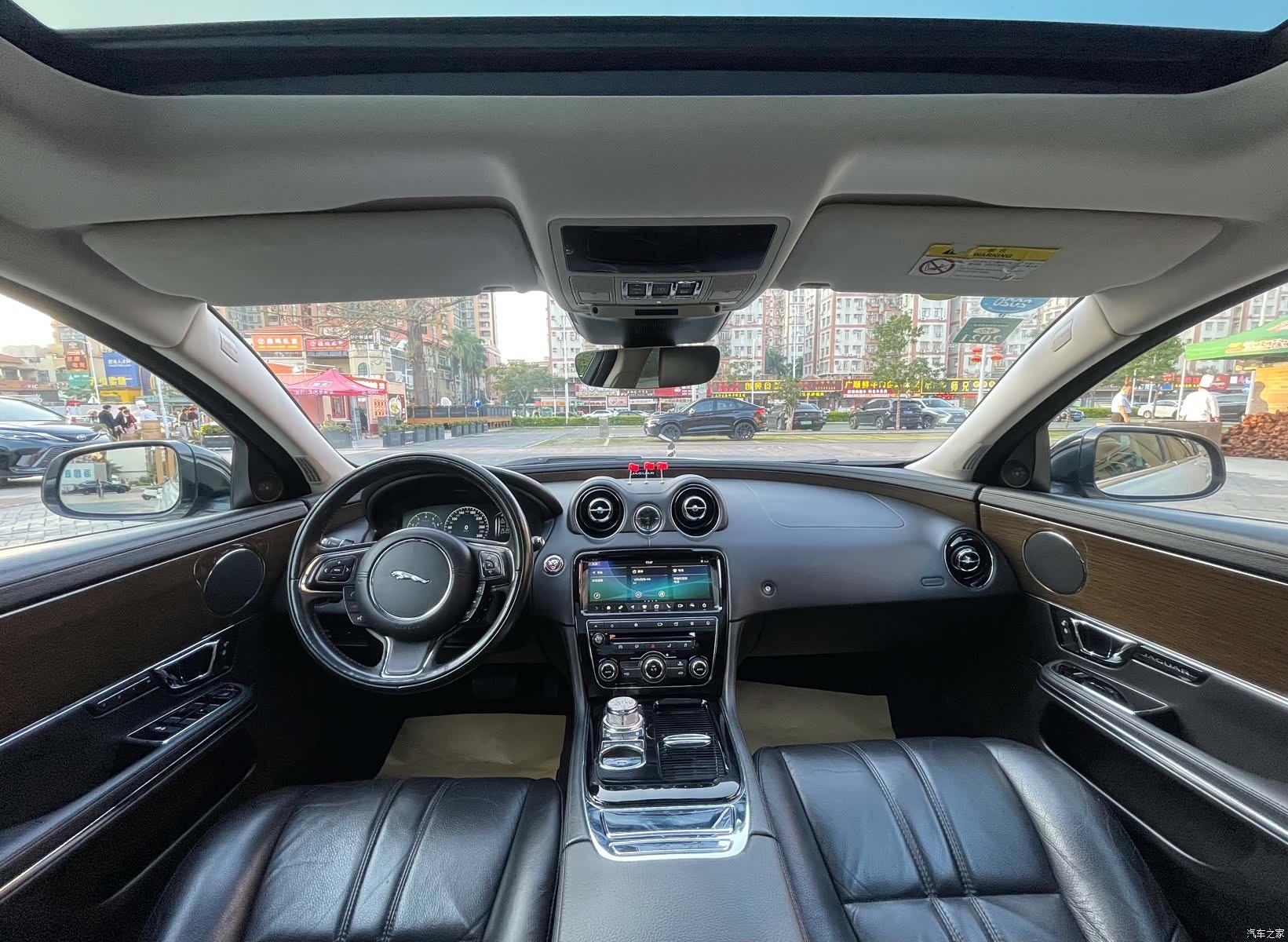 Jaguar XJ, 2019 13