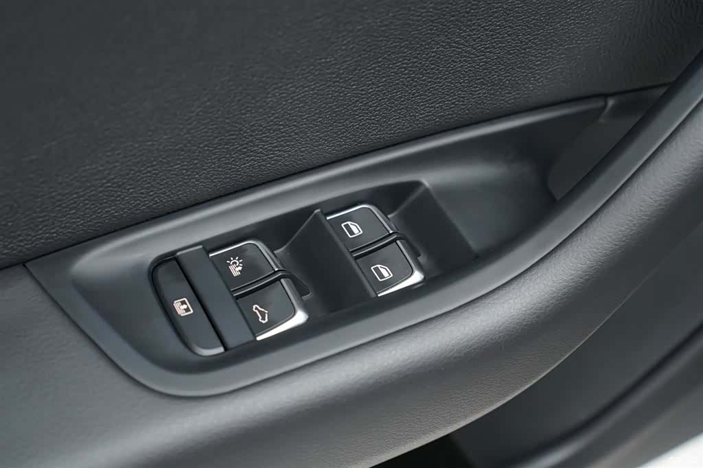 Audi A6L, 2012 11