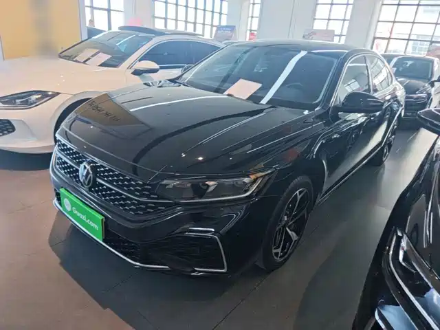 Volkswagen Passat 2023 — купить из Китая под заказ