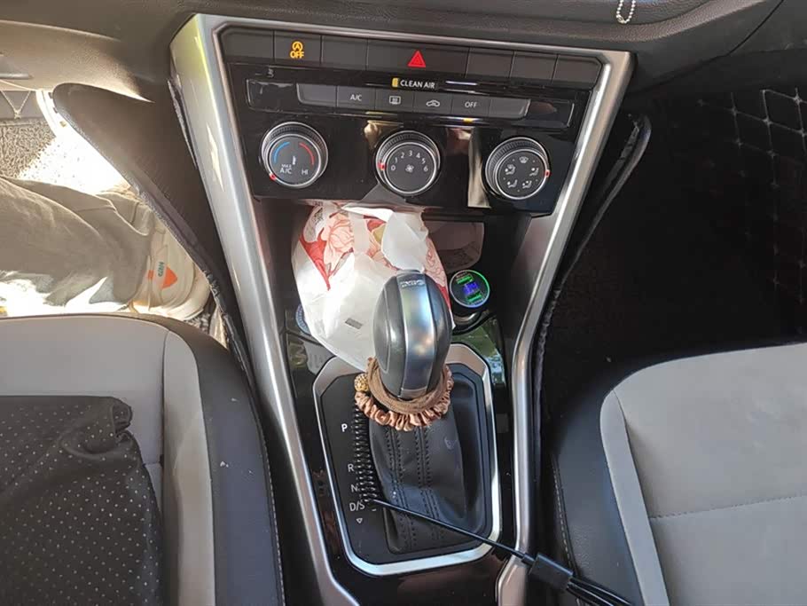 Volkswagen T-ROC exploring Songs