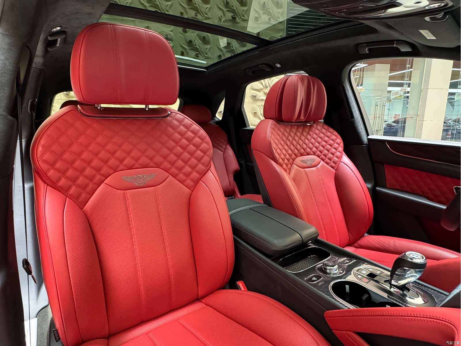 Bentley Bentayga, 2022 14