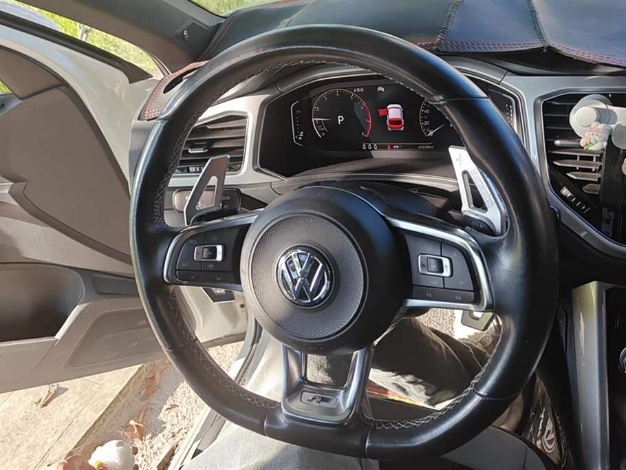 Volkswagen T-ROC exploring Songs