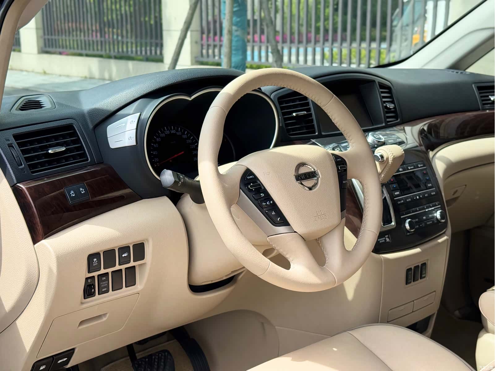 Nissan SL, 2015 7