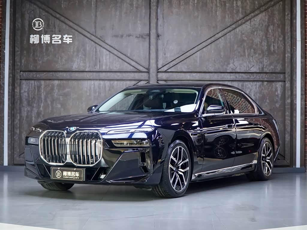 BMW i7