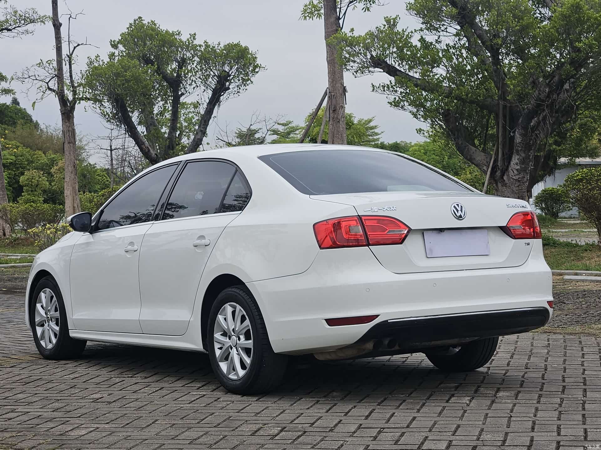 Volkswagen Sagitar, 2012 10