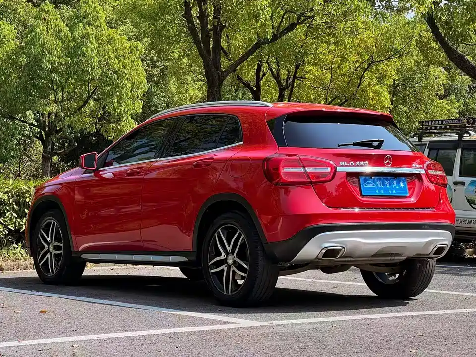 Mercedes-Benz GLA Mercedes-Benz GLA