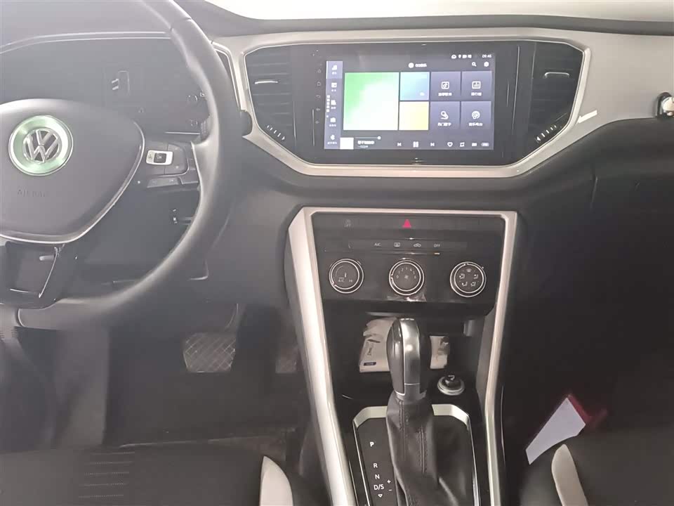 Volkswagen T-ROC exploring Songs