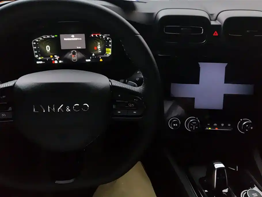 Lynk & Co 03