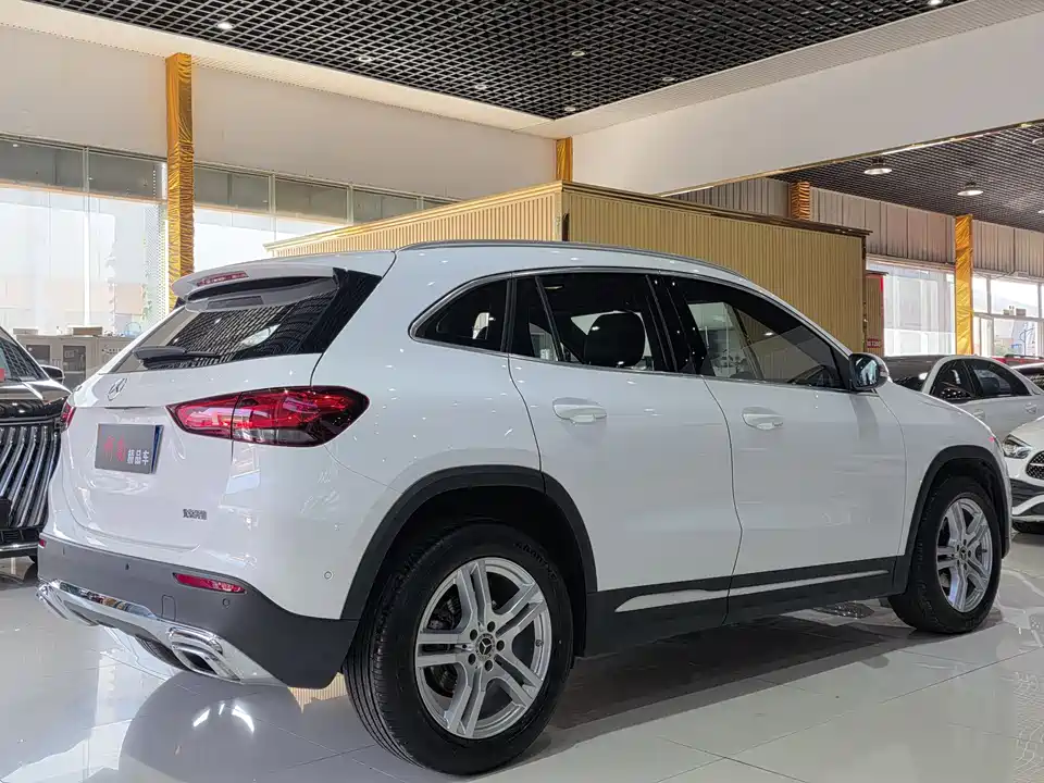 Mercedes-Benz GLA Mercedes-Benz GLA