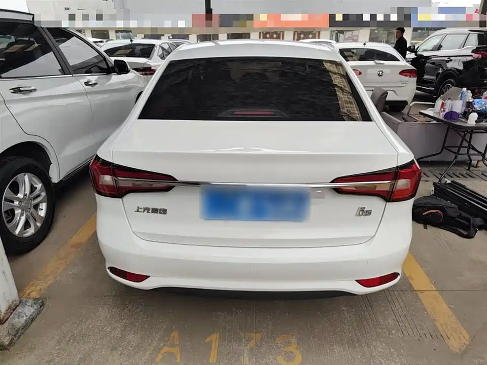 Roewe i5