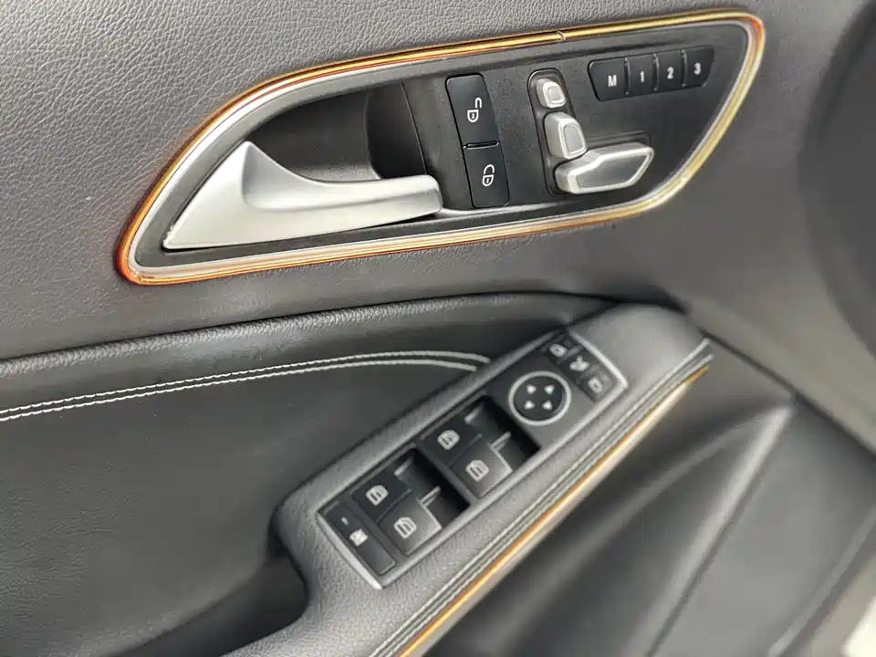 Mercedes-Benz GLA Mercedes-Benz GLA