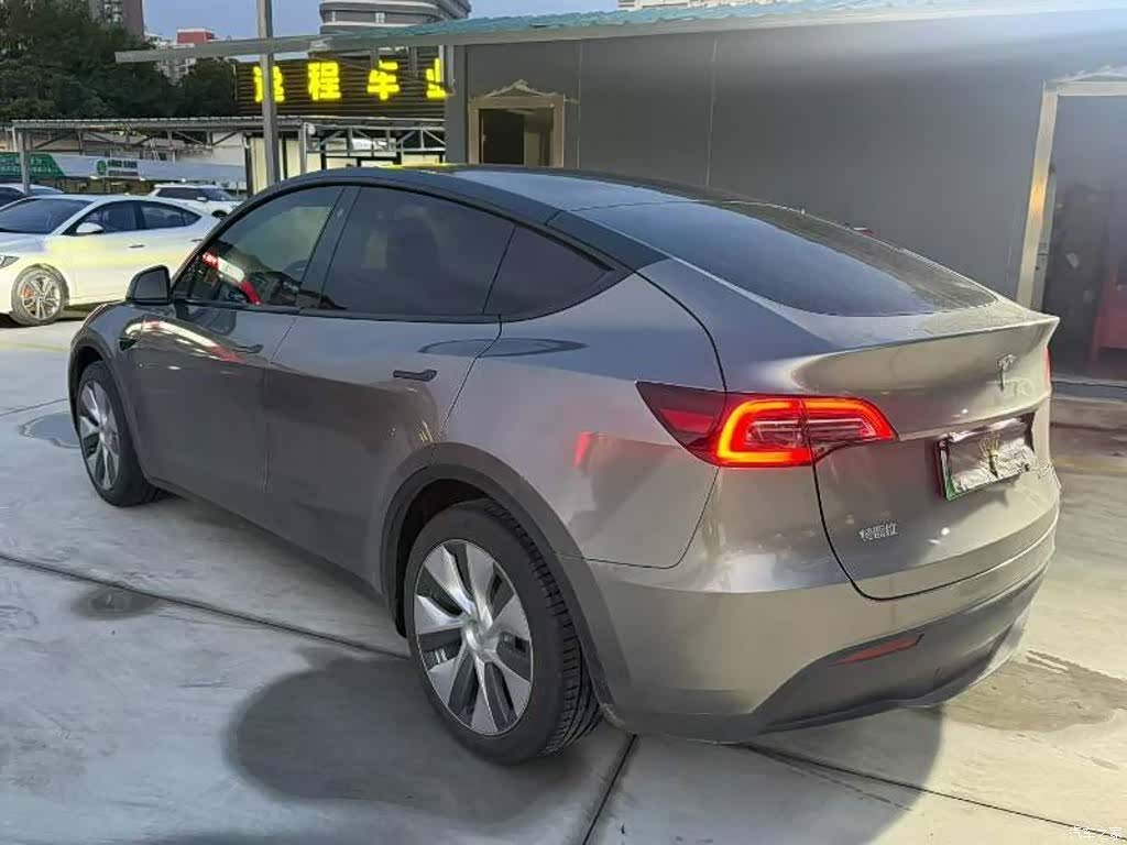 Tesla Model Y, 2022 4