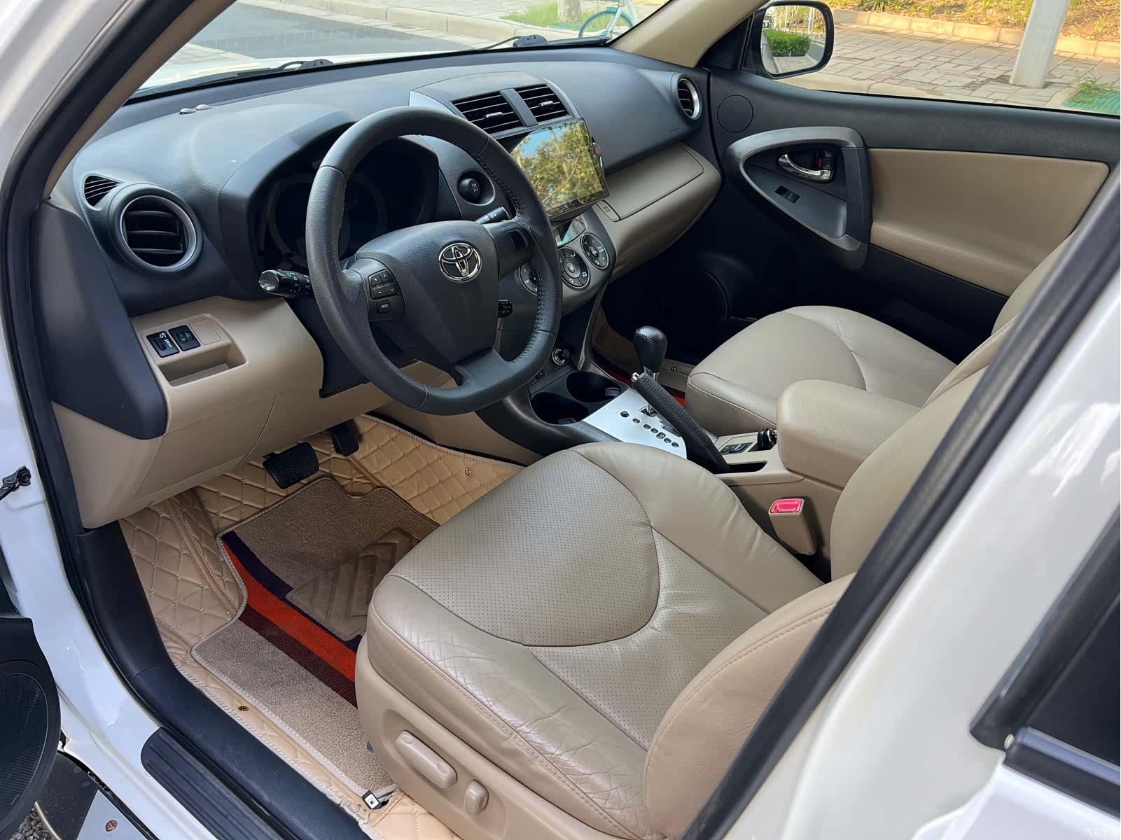 Toyota RAV4, 2012 8