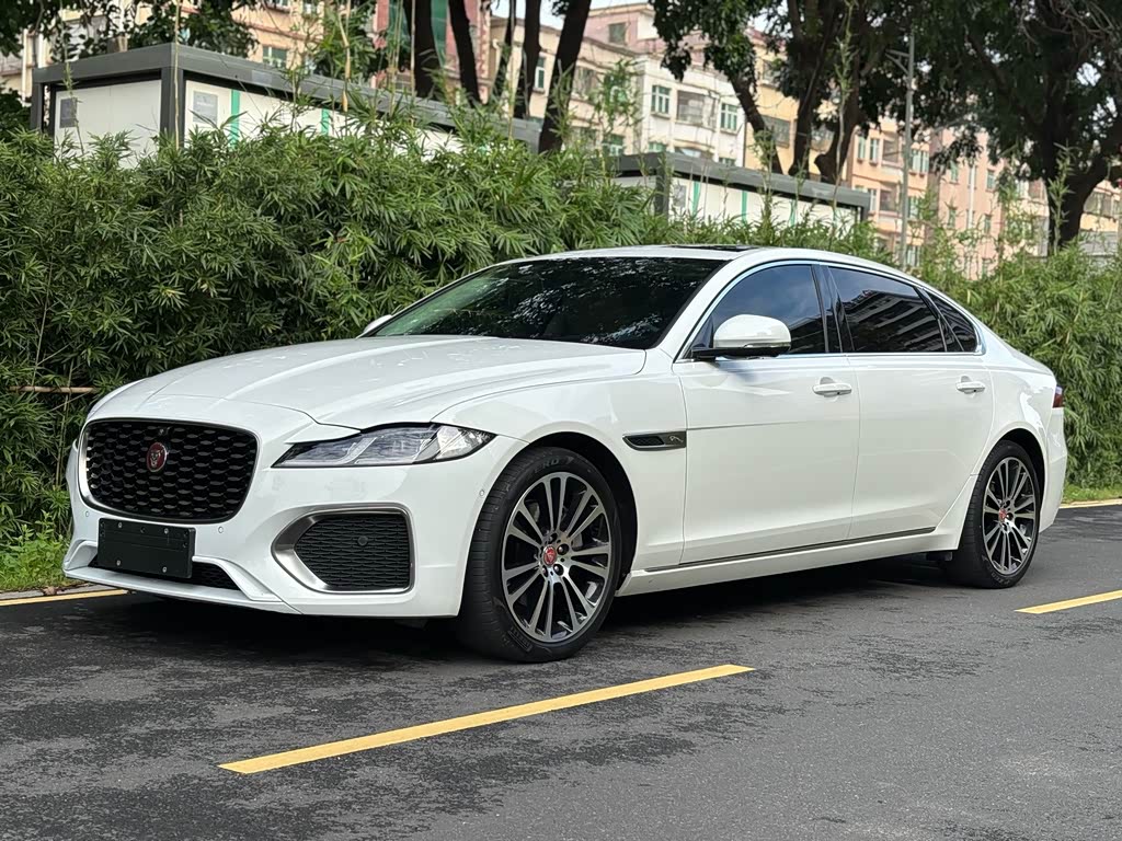 Jaguar XFL