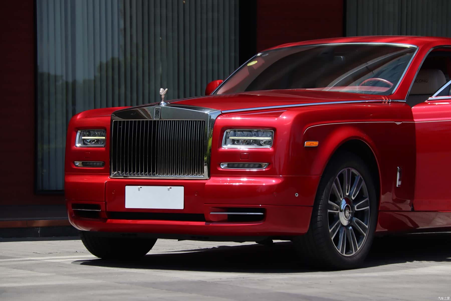 Rolls-Royce Phantom, 2016 все фото