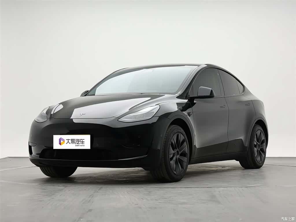 Tesla Model Y, 2023 1