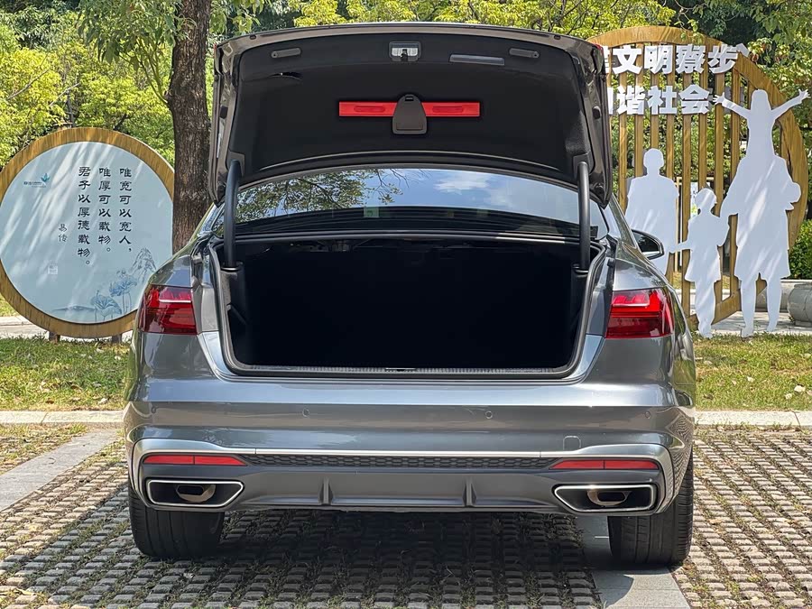 Audi A4L 2020, фото 17
