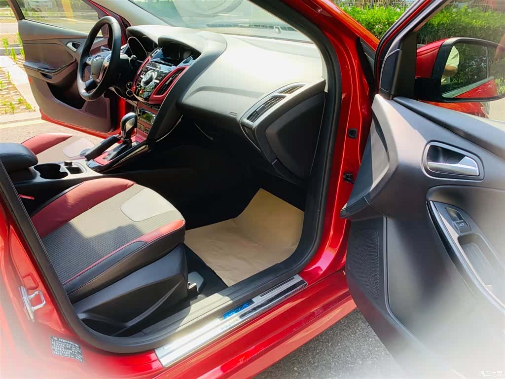 Ford Focus, 2013 16