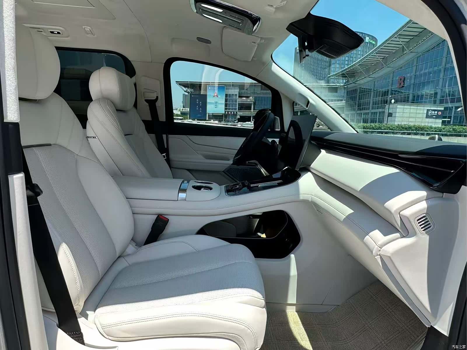 Geely V900, 2026 13