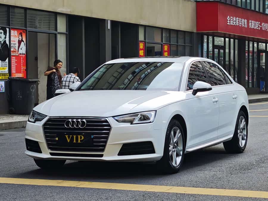 Audi A4L 2017, фото 1