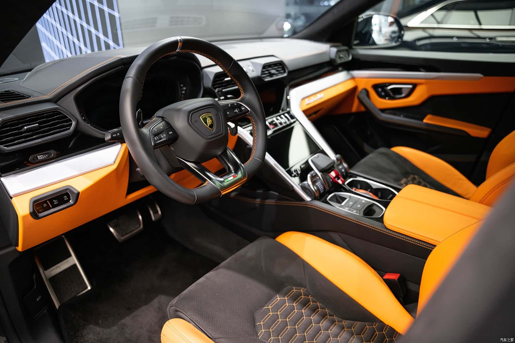 Lamborghini Urus, 2022 все фото