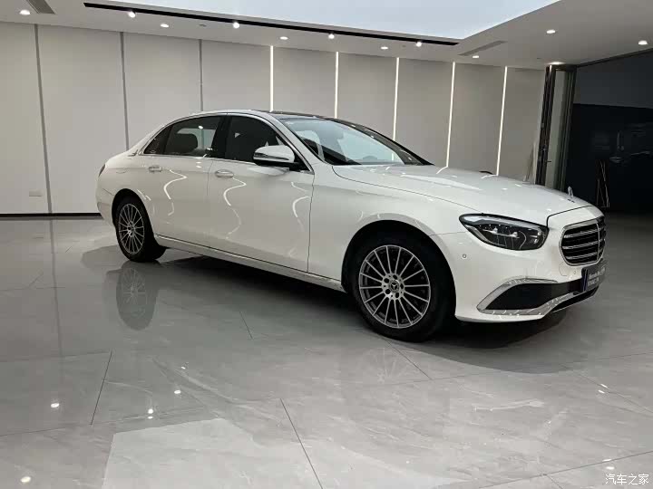 Mercedes-Benz E-Class, 2023 3