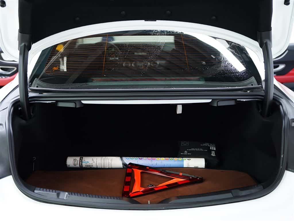 Mercedes-Benz E-Class, 2024 33