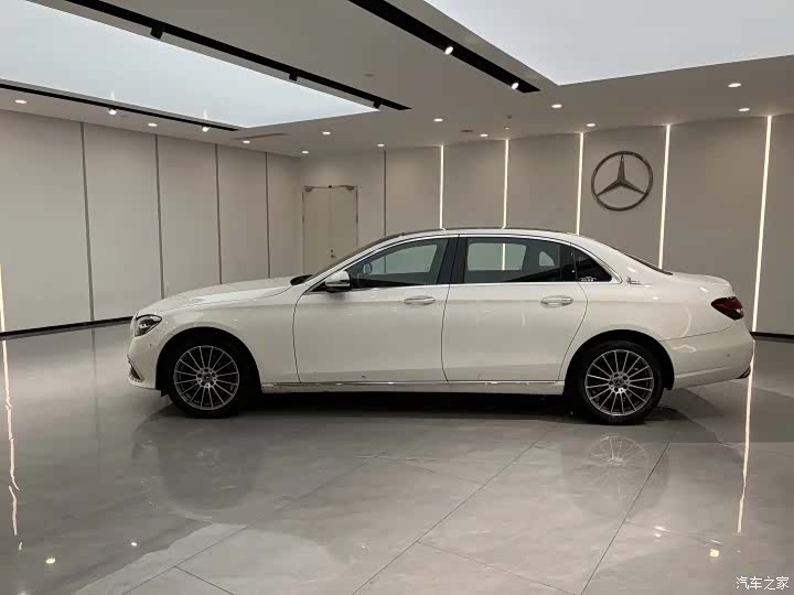 Mercedes-Benz E-Class, 2023 4