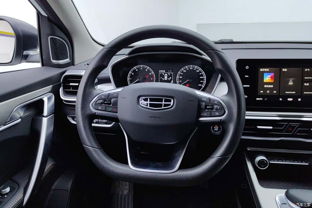 Geely Coolray, 2024 15